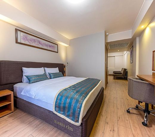 Madeen City Hotel