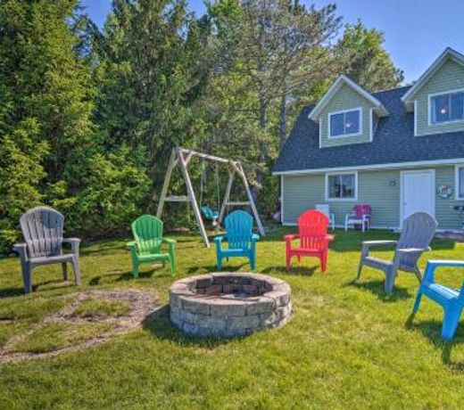 Family-Friendly Lakefront Getaway with Kayaks!