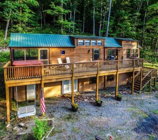 Family Cabin on 6 Acres with Lake Access and Hot Tub!