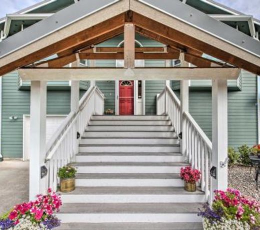 Charming Sequim House with Olympic Peninsula Views!