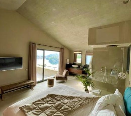 VILLA MOLLI-Infinity Pool and Hot Tub