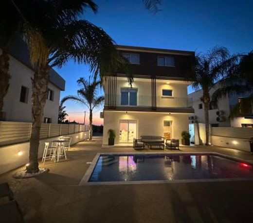 Valerian Palm Villas