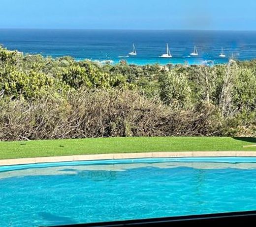 Villa AZURA, vue panoramique et proche mer à Santa Giulia, piscine chauffée