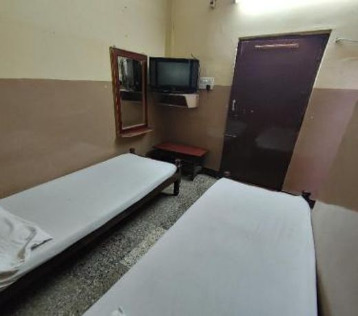 SPOT ON 81308 Gokul Residency