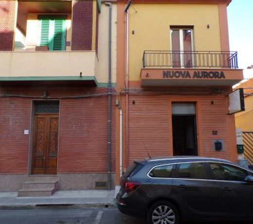 NUOVA AURORA Rent Rooms