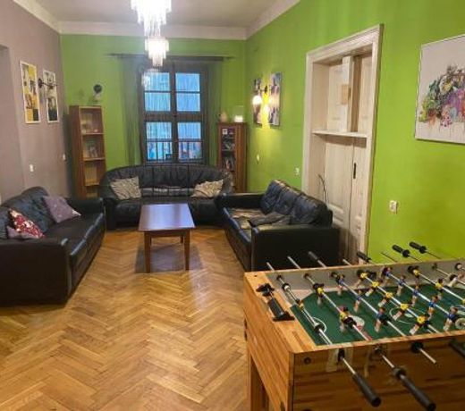 50 People Apartment