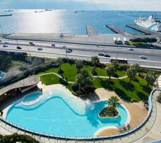 Luxury 2 Room Suite Apartment With Seaview In Center