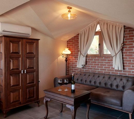 Cunda Tas Konak Otel