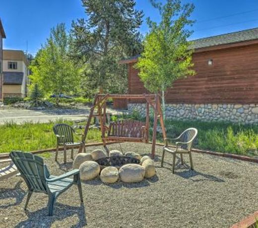 Cozy Downtown Condo, Just Steps to Grand Lake