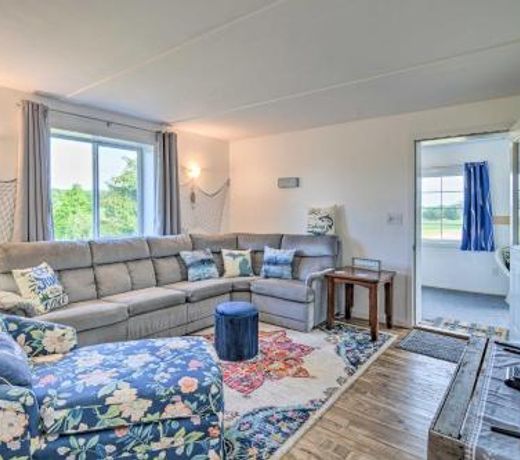 The Country Cottage in Central Lake - Updated