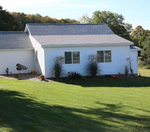 The Country Cottage in Central Lake - Updated