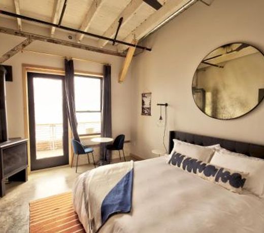 Bowline Hotel