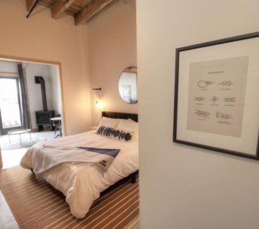 Bowline Hotel