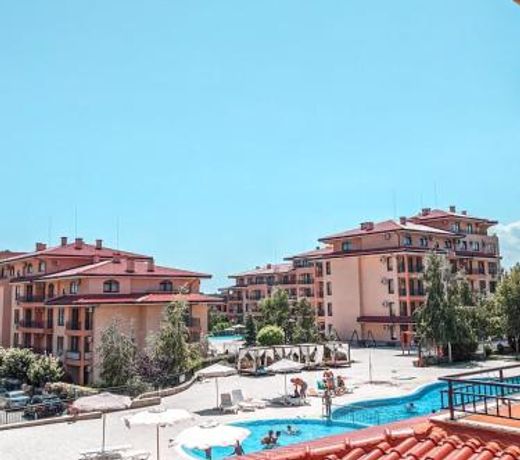 SUNNY Star Dreams CONDO w PRIME LOCATION, POOL, SEA VIEW