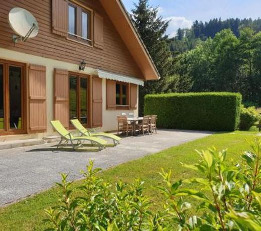 LE BOIS JOLI Chalet 4 étoiles CLEDICIHOME Cadre paisible en lisière de forêt