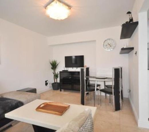 Modern 2 Bed Apartment