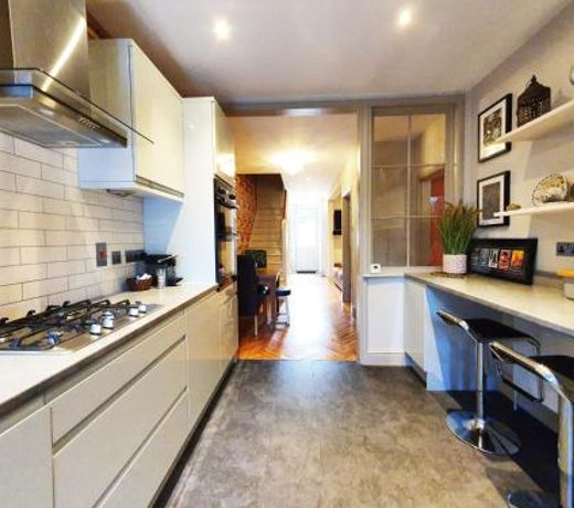 St Paul's Studios apartment