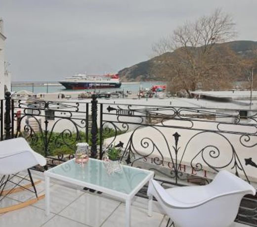 Port view apartment
