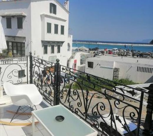 Port view apartment