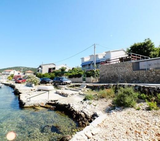 Apartments by the sea Vinisce, Trogir - 19014