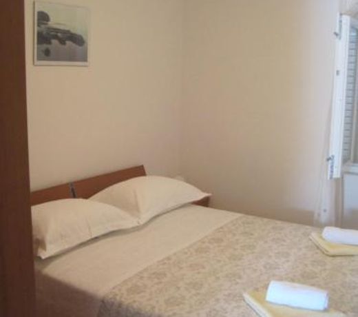 Apartments by the sea Vinisce, Trogir - 19014