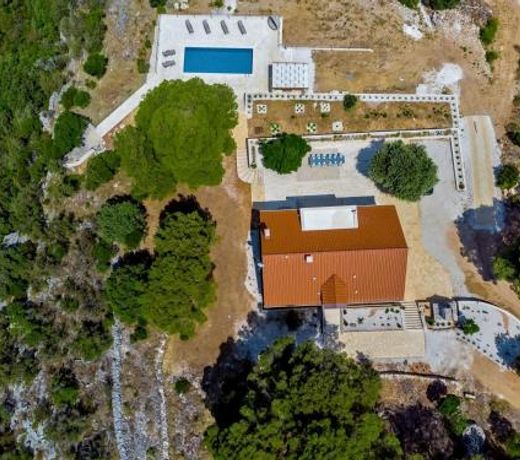 Luxury Villa Castello di Pietra with private pool
