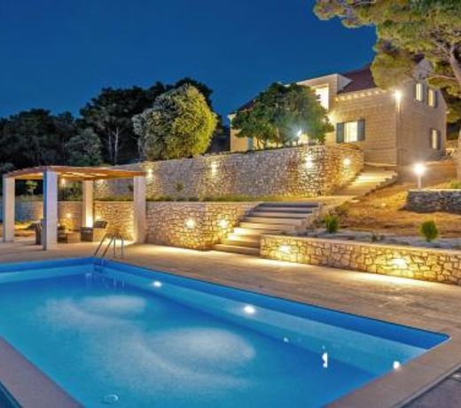 Luxury Villa Castello di Pietra with private pool