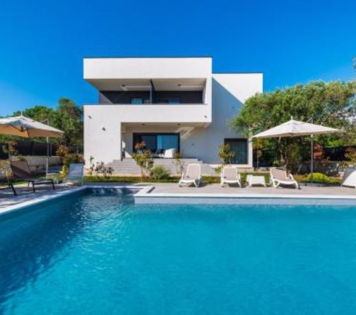 CROWONDER Sun Dance Apartments with Heated Swimming Pool Seaview and Garden