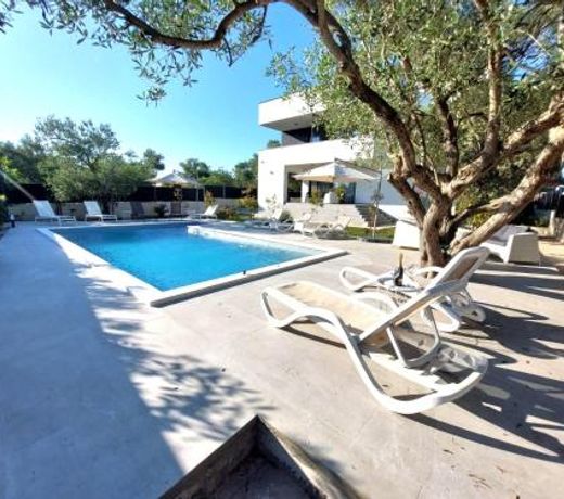 CROWONDER Sun Dance Apartments with Heated Swimming Pool Seaview and Garden