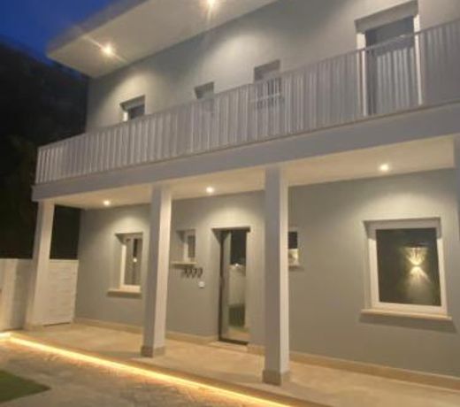 Grey House Bed & Breakfast