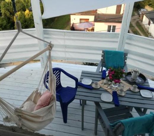niezależne piętro w domu z widokiem na morze