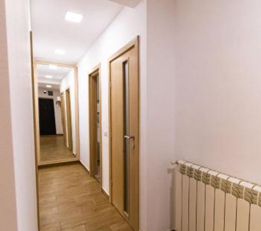 The Mews - large Apartment with Free Parking, near AFI Mall