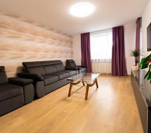 The Mews - large Apartment with Free Parking, near AFI Mall