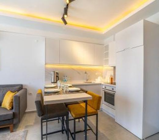 Midpoint Suites