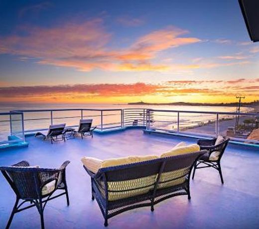 Luxury Beachfront Penthouse Walk to the Beach Restaurants Entertainment