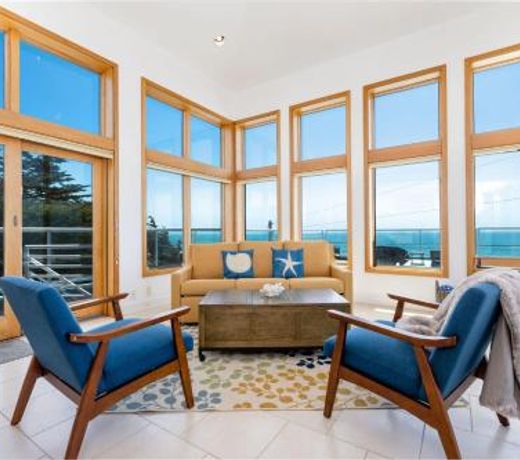 Luxury Beachfront Penthouse Walk to the Beach Restaurants Entertainment