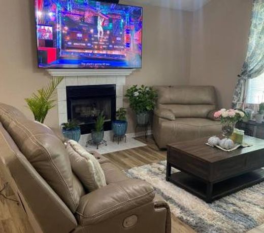 Entire Loft, 3 bedroom, 2 bath, & kitchen