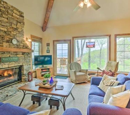 Cozy Blue Ridge Mtns Getaway - Pets Welcome!