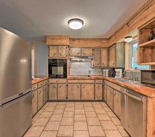 Quiet Abode with Gas Grill 5 Mi to Broken Bow!
