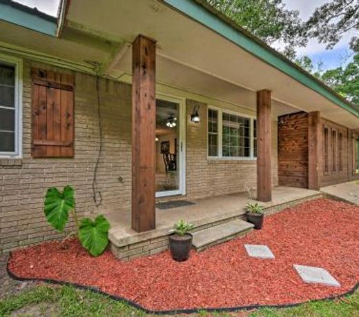 Quiet Abode with Gas Grill 5 Mi to Broken Bow!