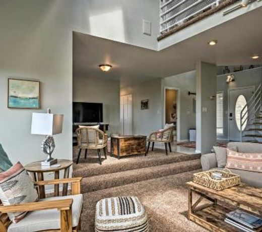 Chic Coos Bay Home with Pacific Ocean Views!
