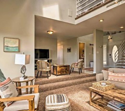 Chic Coos Bay Home with Pacific Ocean Views!