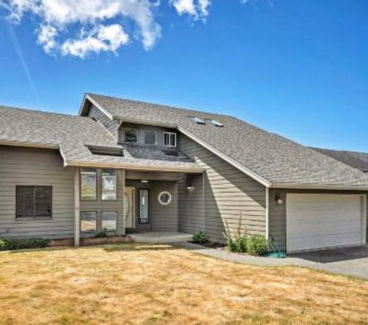 Chic Coos Bay Home with Pacific Ocean Views!