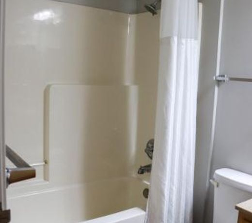 The Lodge,Pets Ok, WiFi, Near Hospital, KingBed, Monument Circle