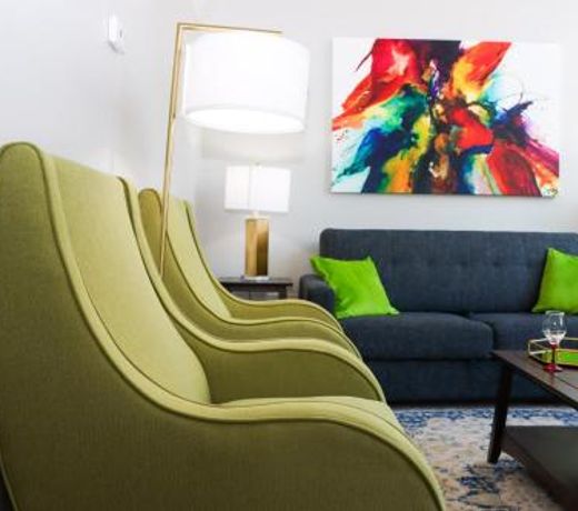 The Lodge,Pets Ok, WiFi, Near Hospital, KingBed, Monument Circle