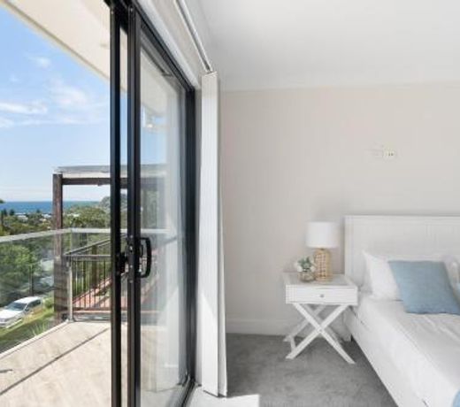 MODERN BEACH HOME, STUNNING VIEW AND GREAT GARDEN