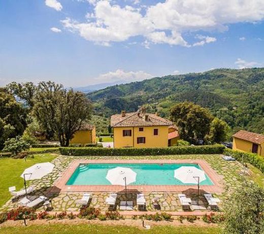 Massa e Cozzile Villa Sleeps 12 Pool WiFi
