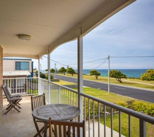 Allawah Beach House - 29 Dalmeny Drive, Kianga