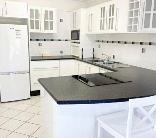 Crystal Waters-2 bed, 2 bathroom, Beachfront Unit!