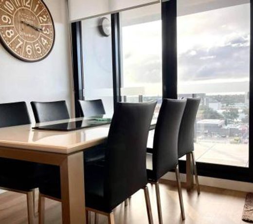 Enjoy a little Luxury in Adelaide CBD - Perfect!